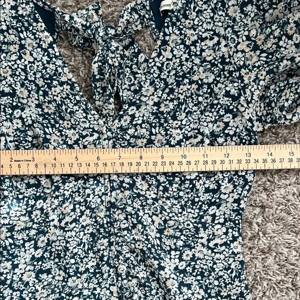 Like New! Abercrombie and Fitch Puff Sleeve Tie back Floral Top in Size XS - Picture 7 of 14